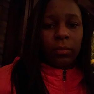 Meet your Posher, Dee-etta